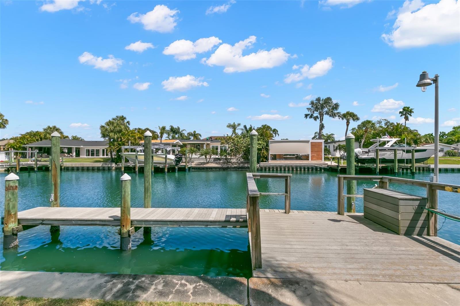 3945 VERSAILLES DR, TAMPA, FL, 33634