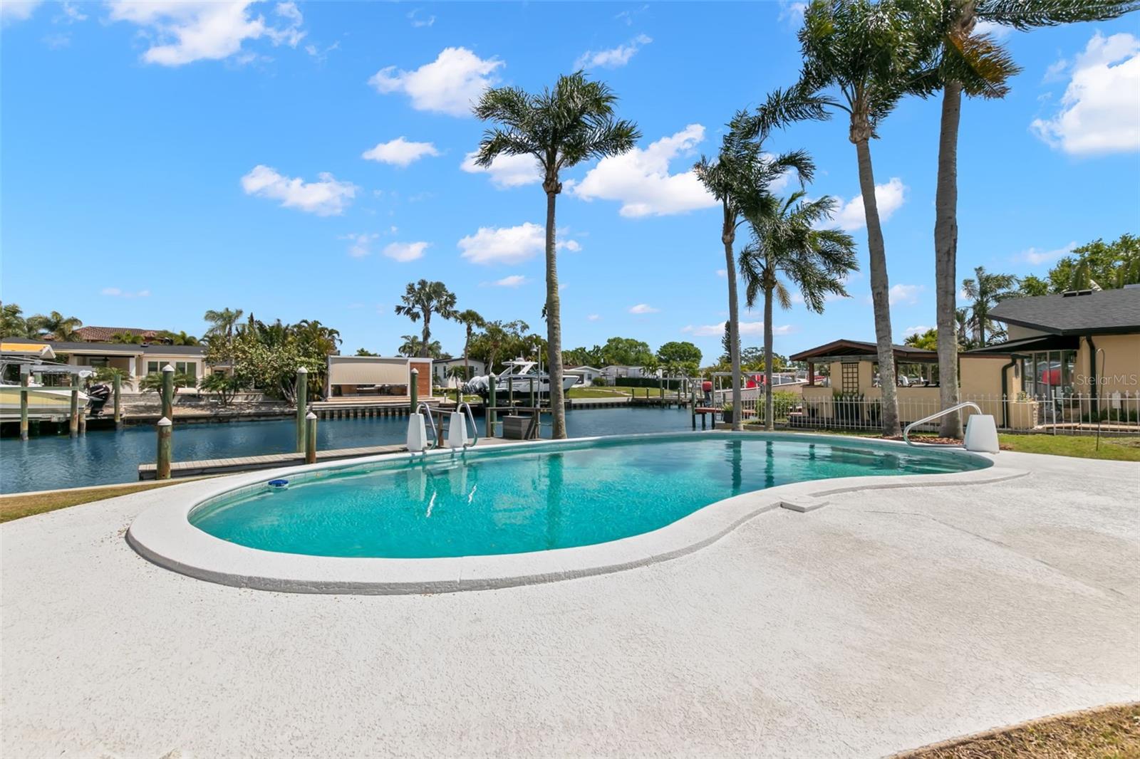 3945 VERSAILLES DR, TAMPA, FL, 33634