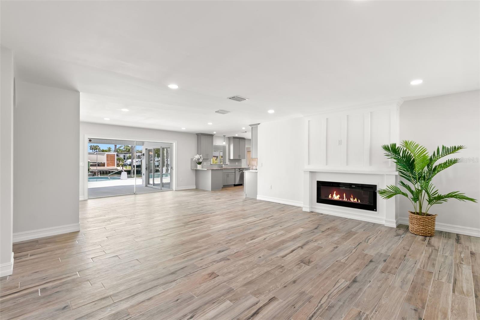 3945 VERSAILLES DR, TAMPA, FL, 33634