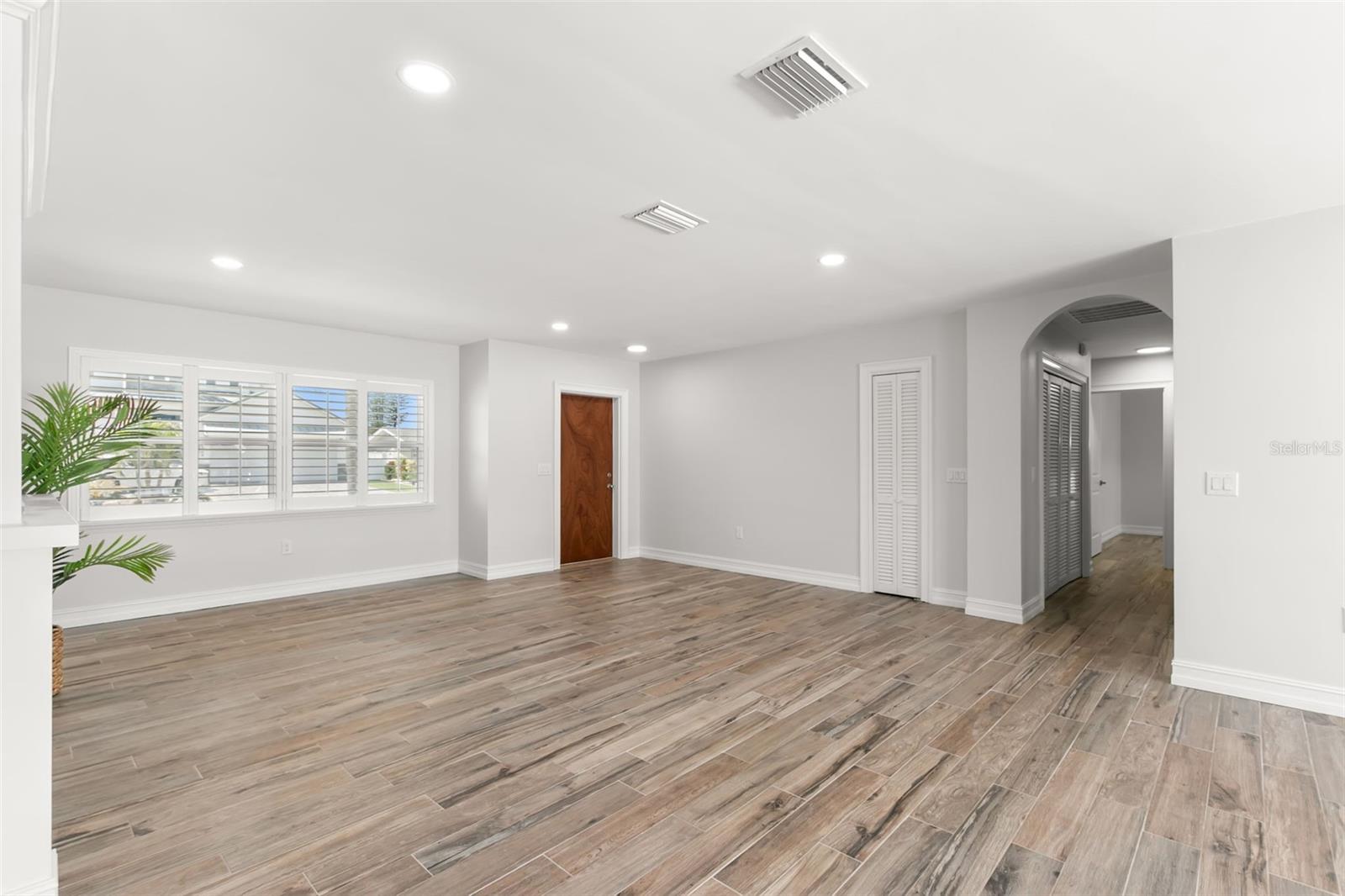 3945 VERSAILLES DR, TAMPA, FL, 33634