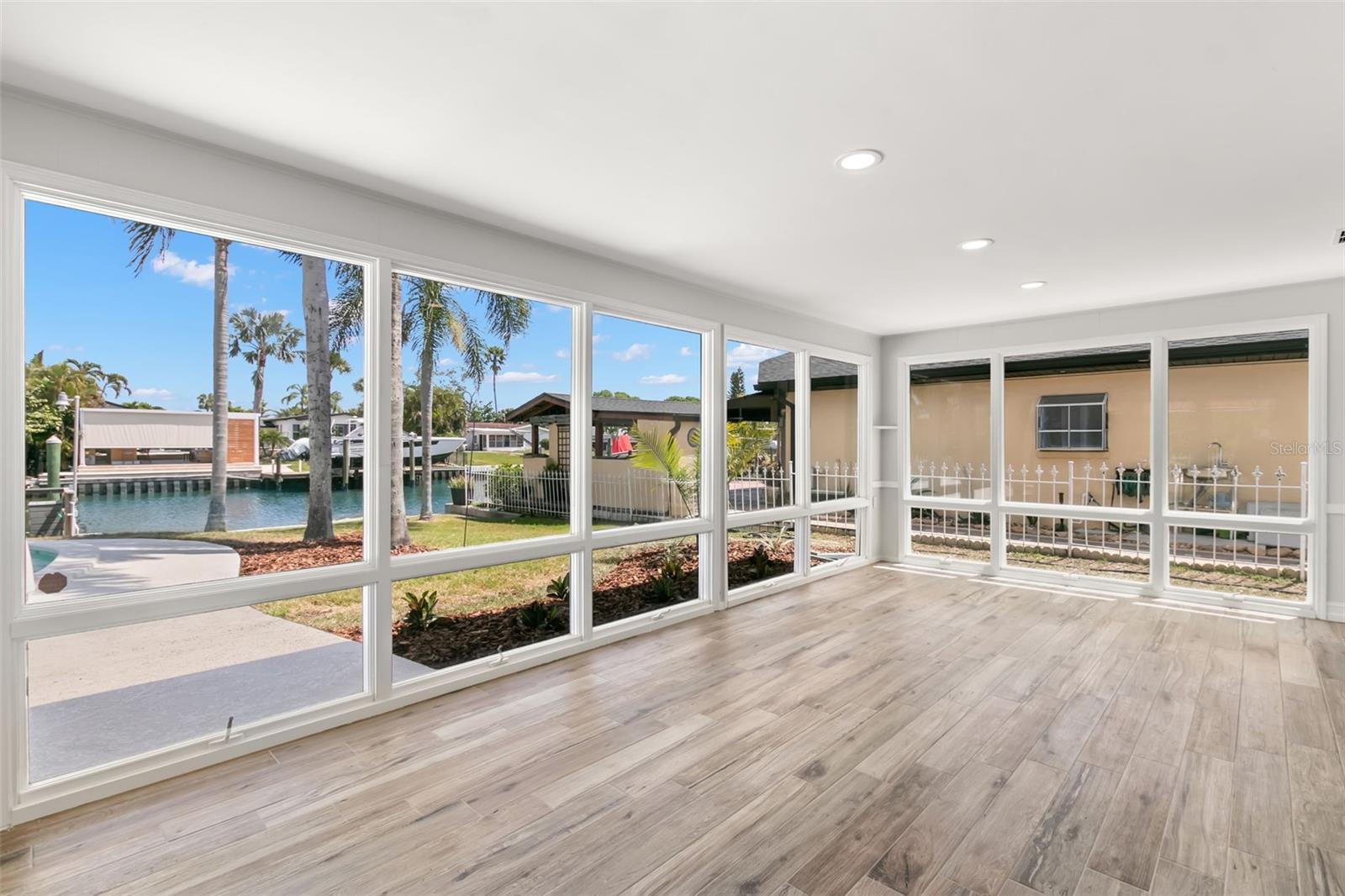 3945 VERSAILLES DR, TAMPA, FL, 33634