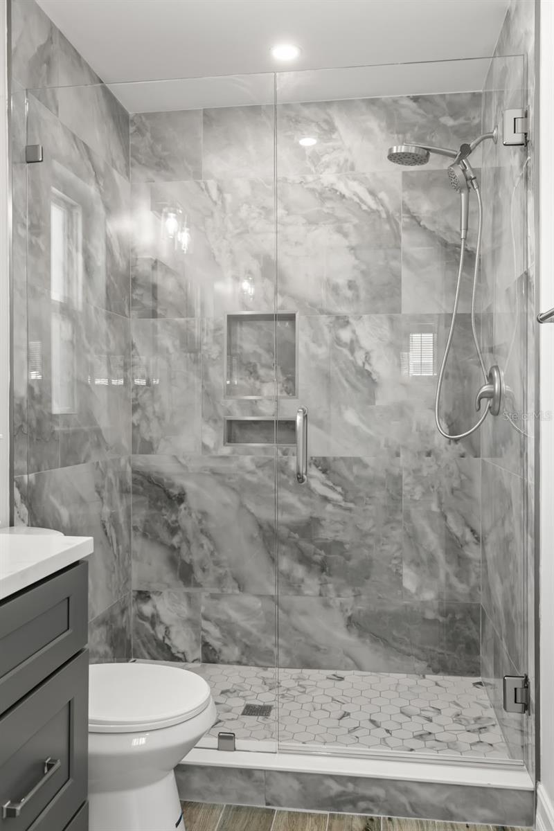 3945 VERSAILLES DR, TAMPA, FL, 33634