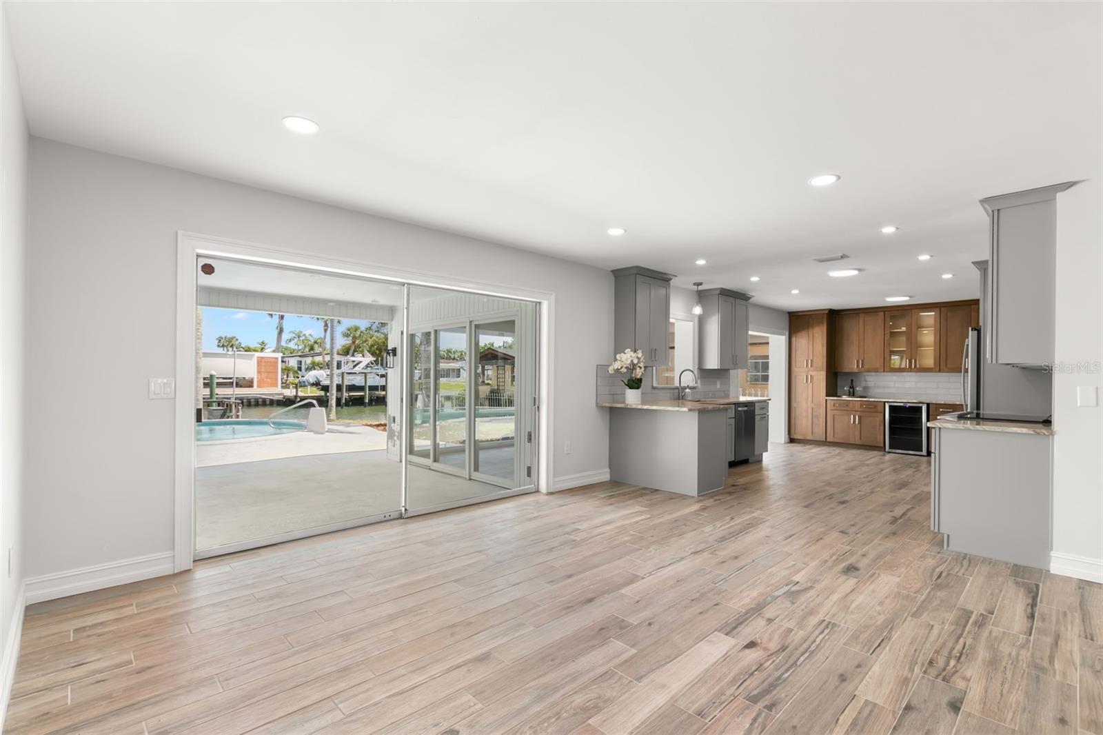 3945 VERSAILLES DR, TAMPA, FL, 33634