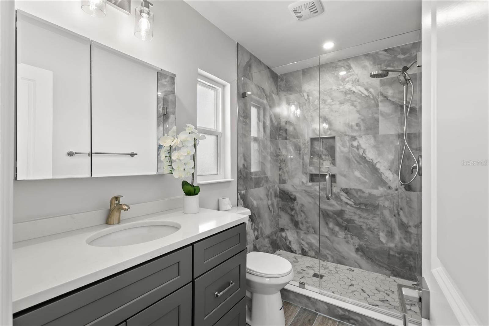 3945 VERSAILLES DR, TAMPA, FL, 33634