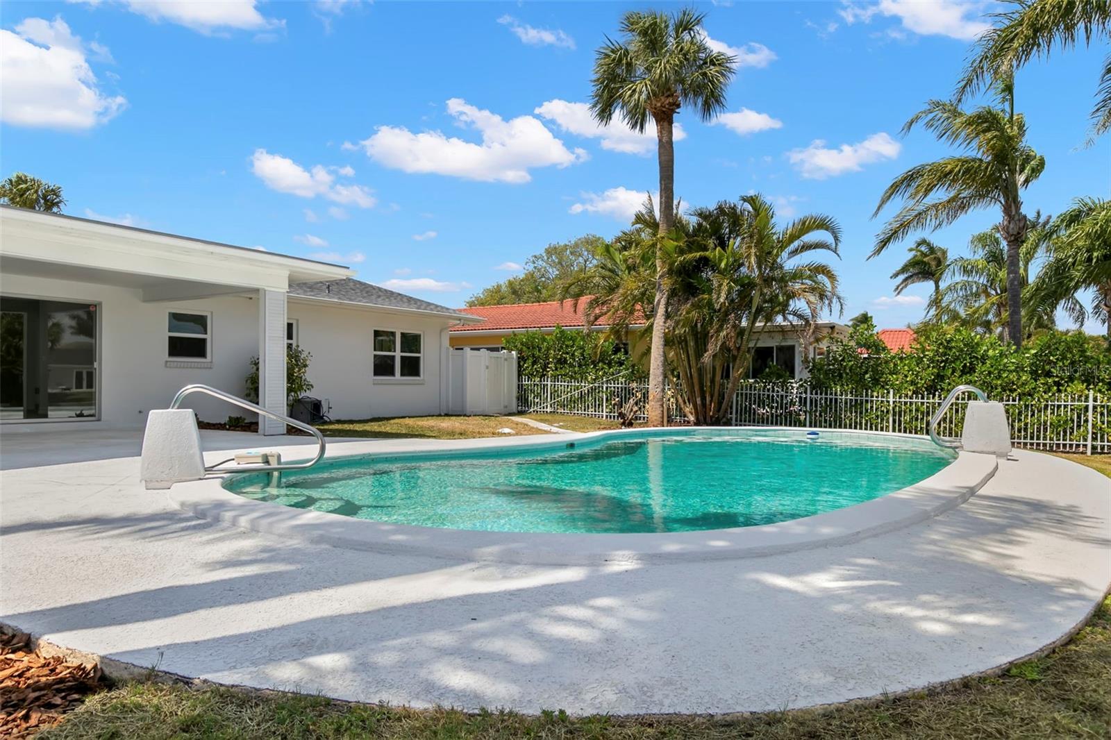 3945 VERSAILLES DR, TAMPA, FL, 33634