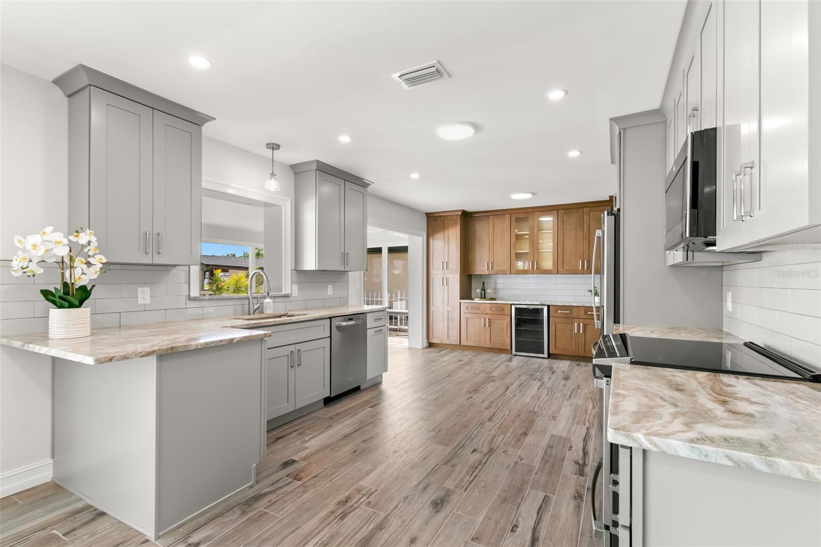 3945 VERSAILLES DR, TAMPA, FL, 33634