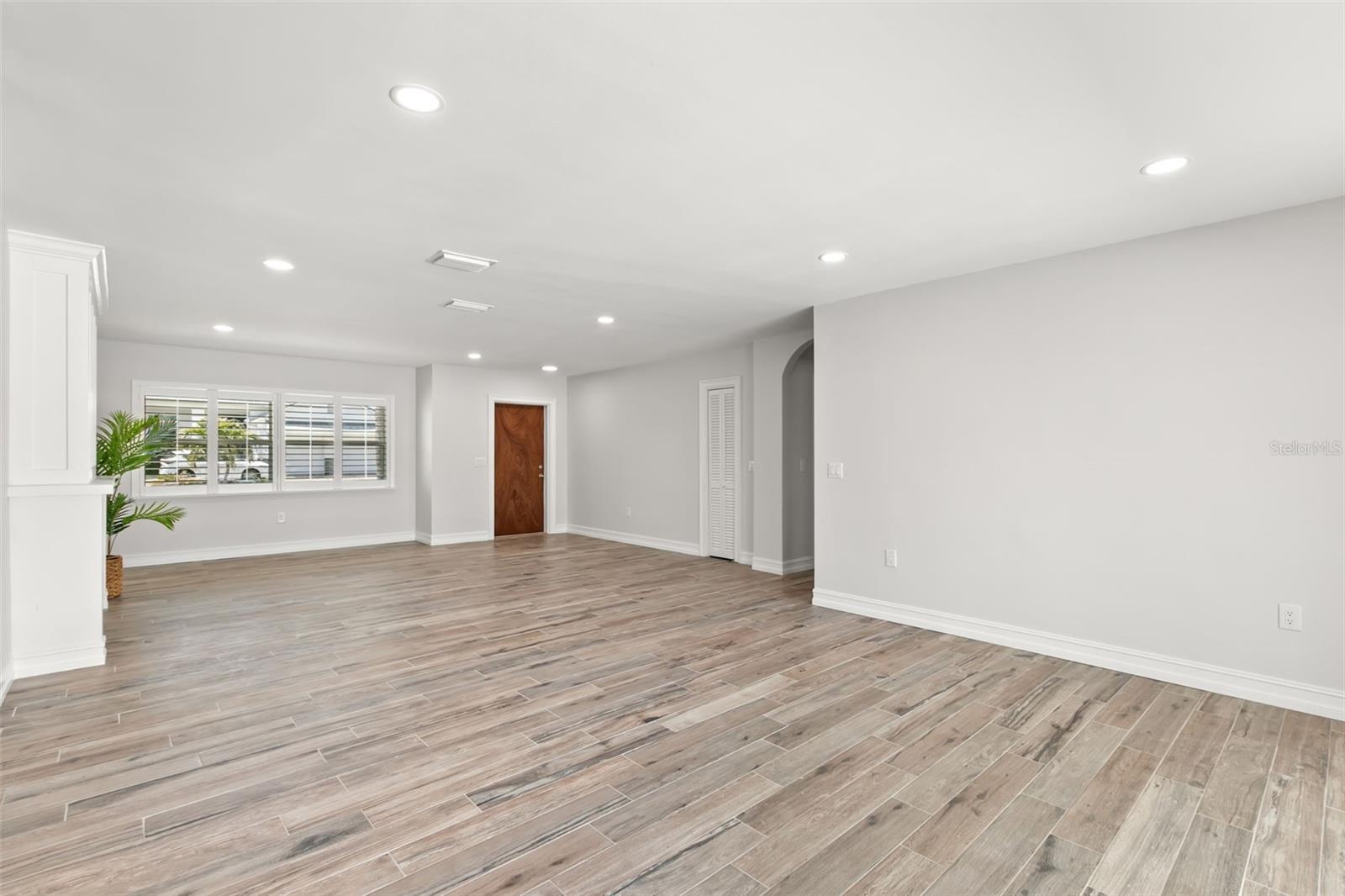 3945 VERSAILLES DR, TAMPA, FL, 33634