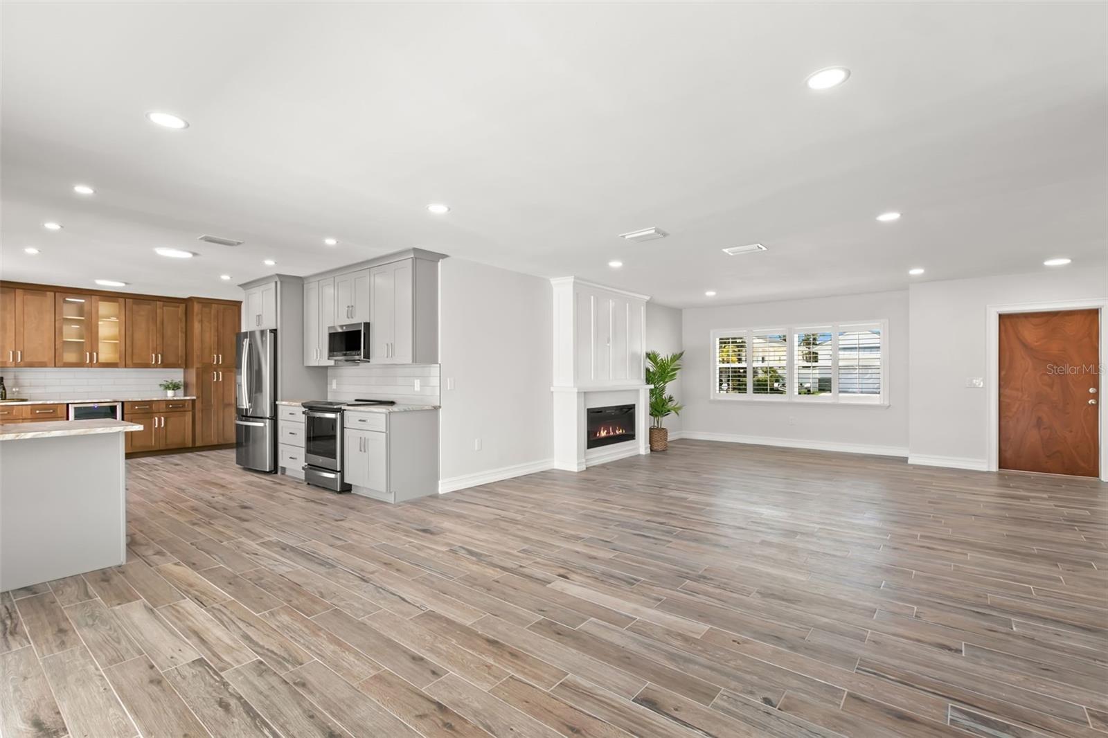 3945 VERSAILLES DR, TAMPA, FL, 33634