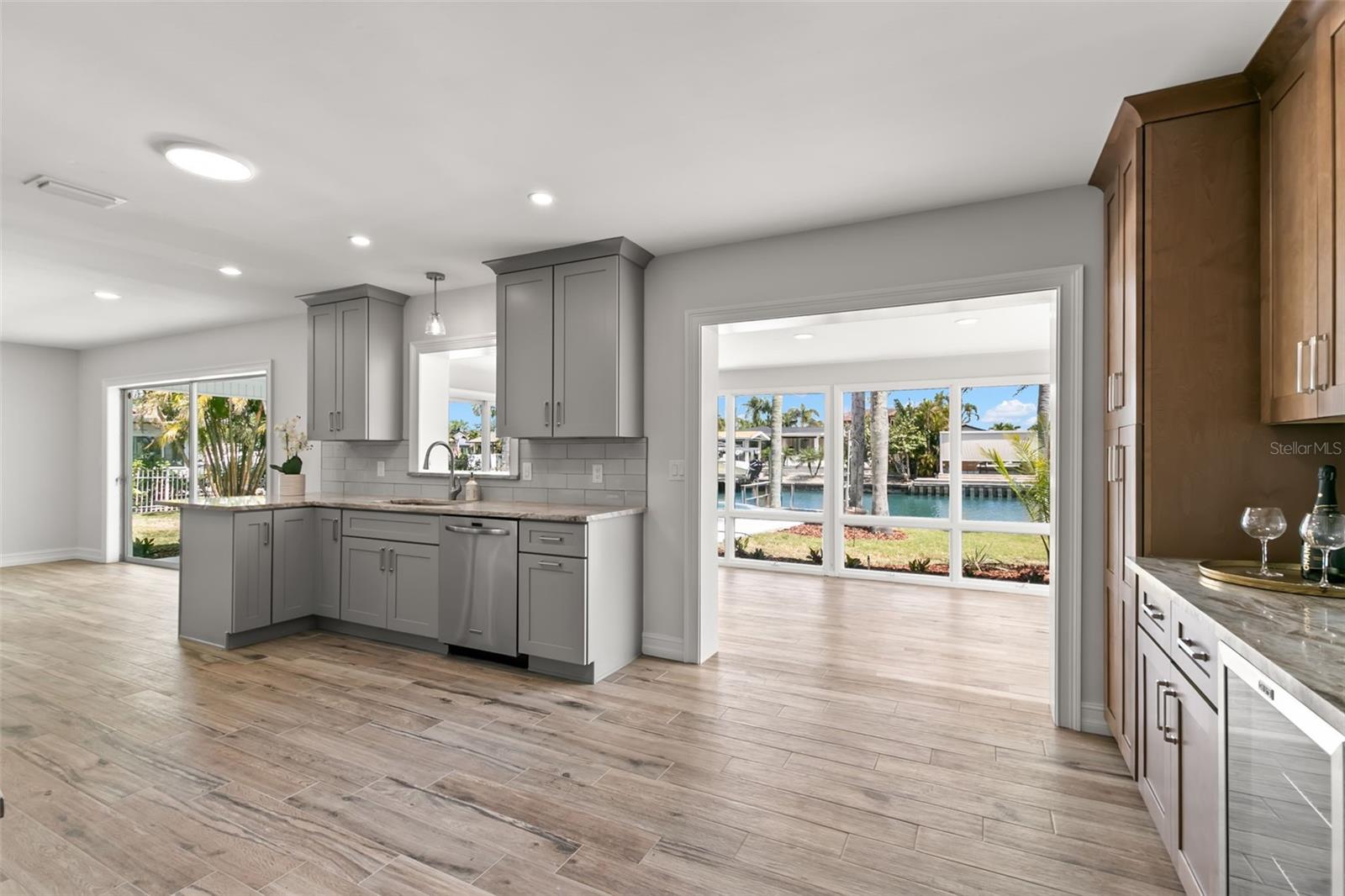 3945 VERSAILLES DR, TAMPA, FL, 33634