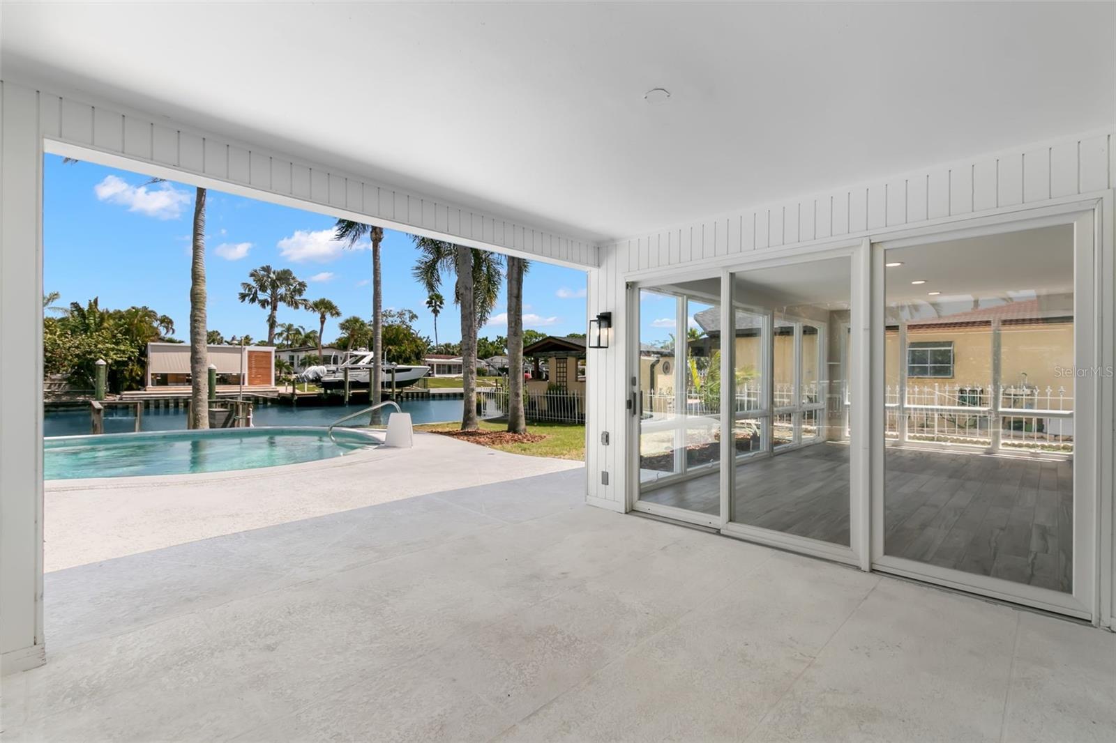 3945 VERSAILLES DR, TAMPA, FL, 33634