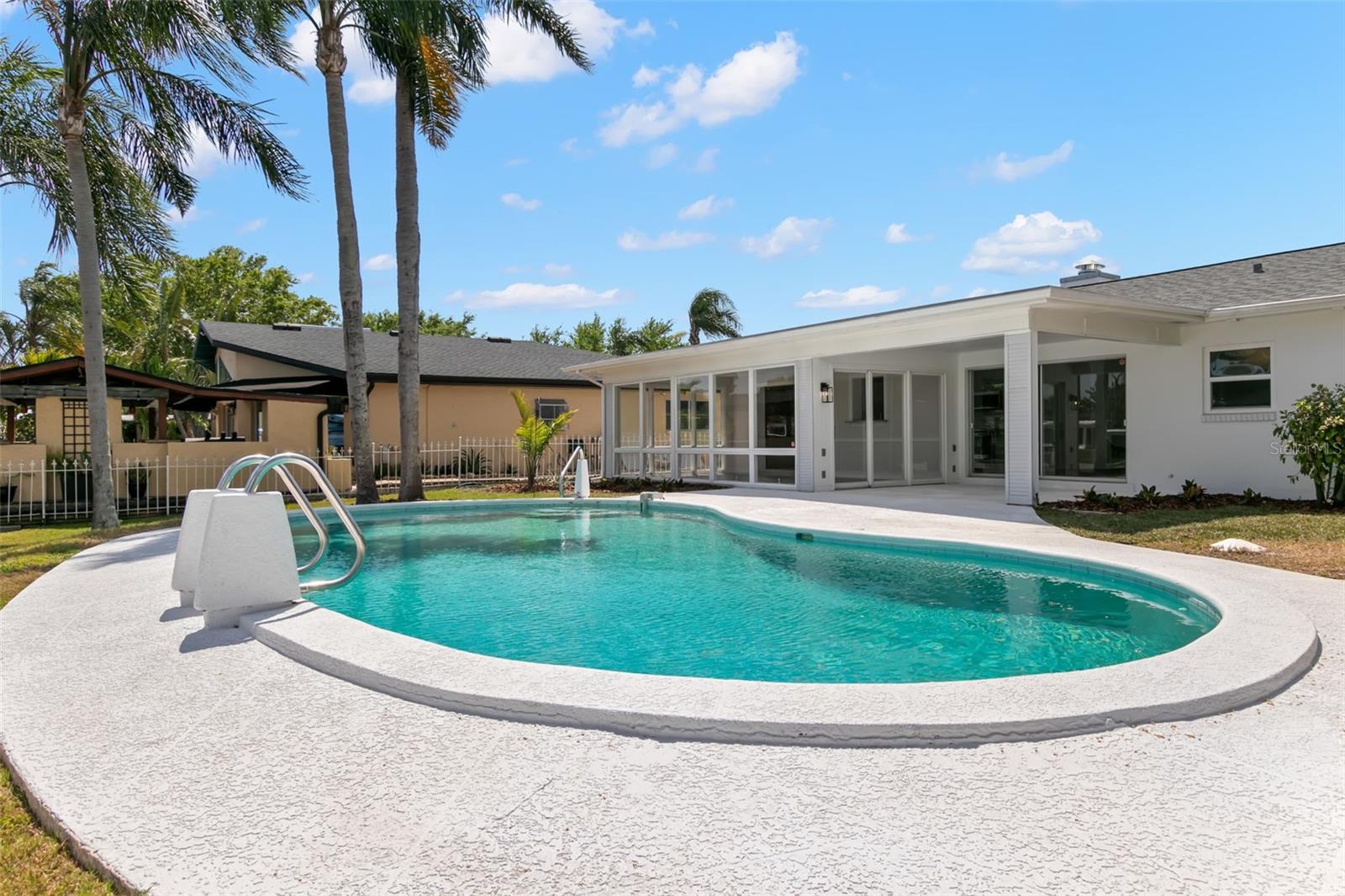 3945 VERSAILLES DR, TAMPA, FL, 33634