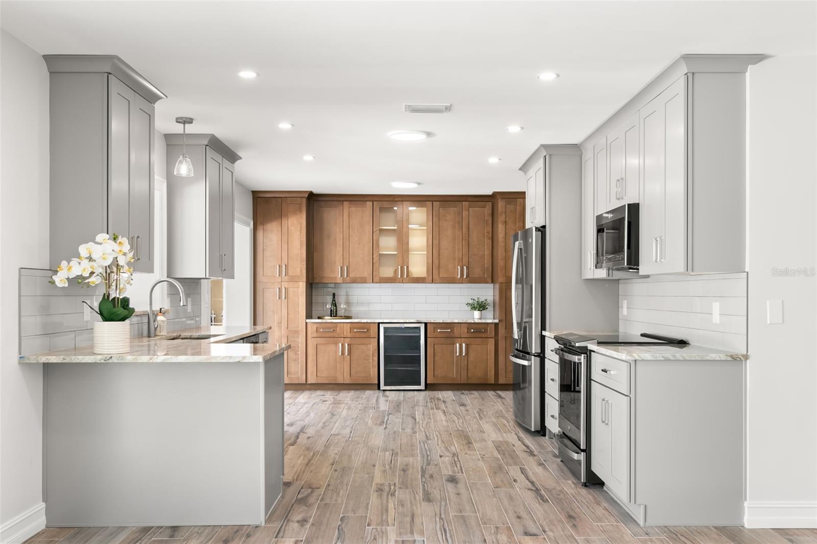 3945 VERSAILLES DR, TAMPA, FL, 33634