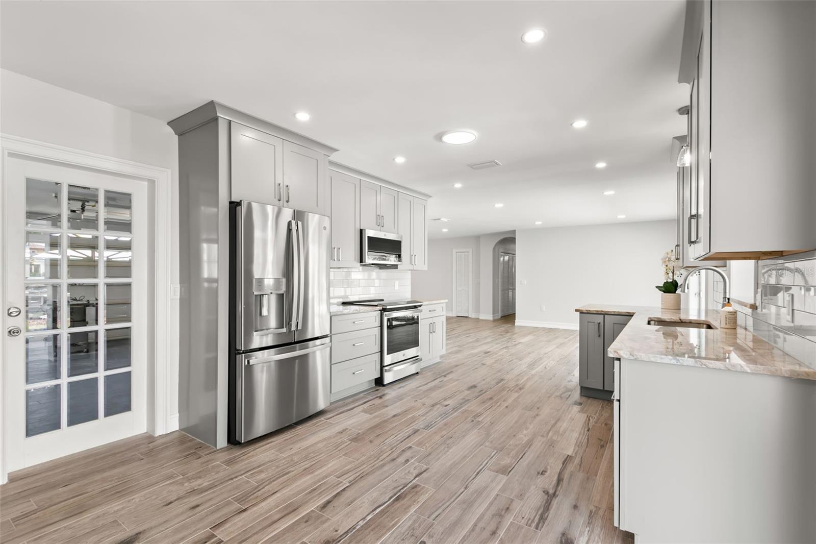 3945 VERSAILLES DR, TAMPA, FL, 33634