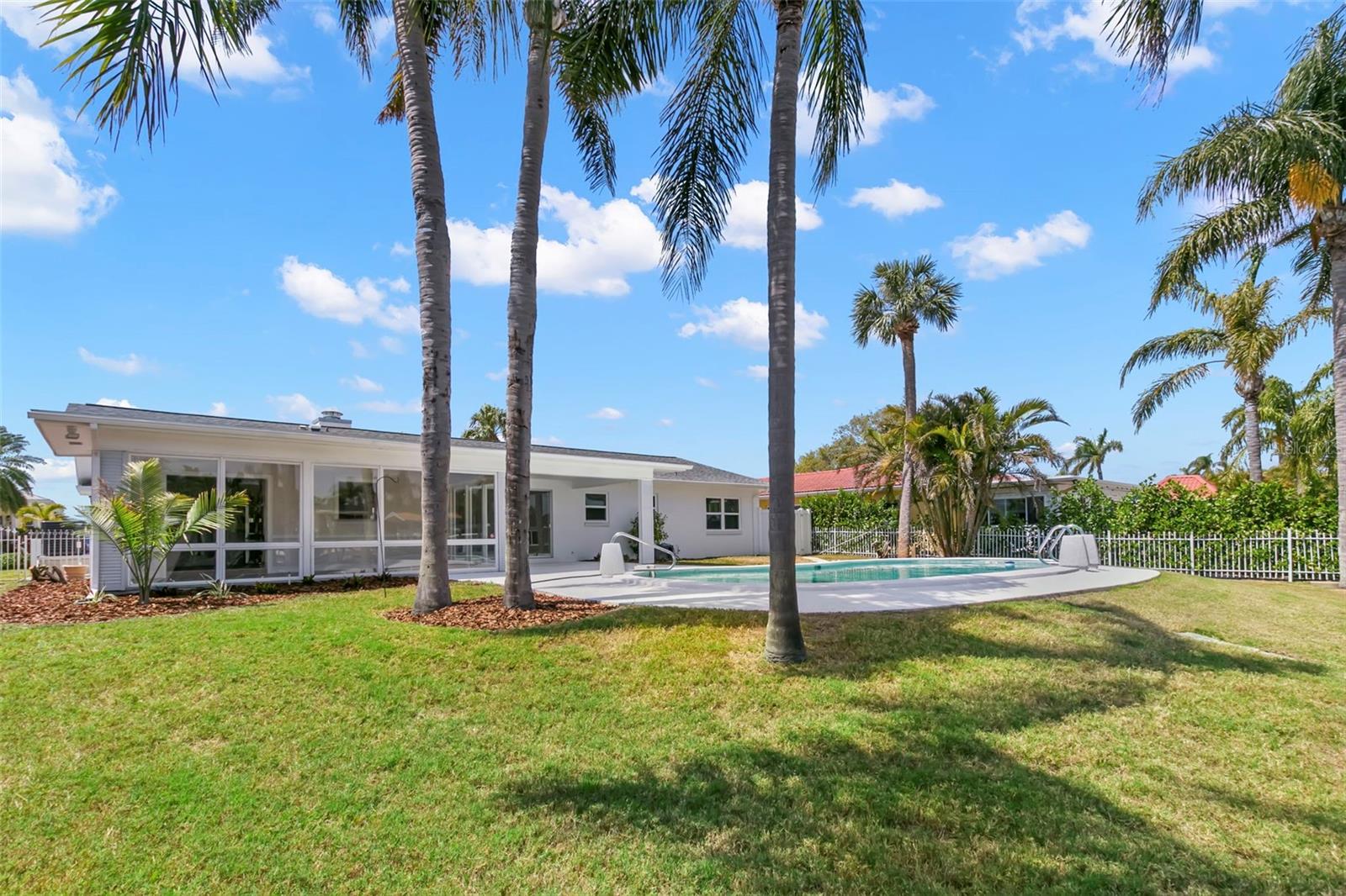 3945 VERSAILLES DR, TAMPA, FL, 33634