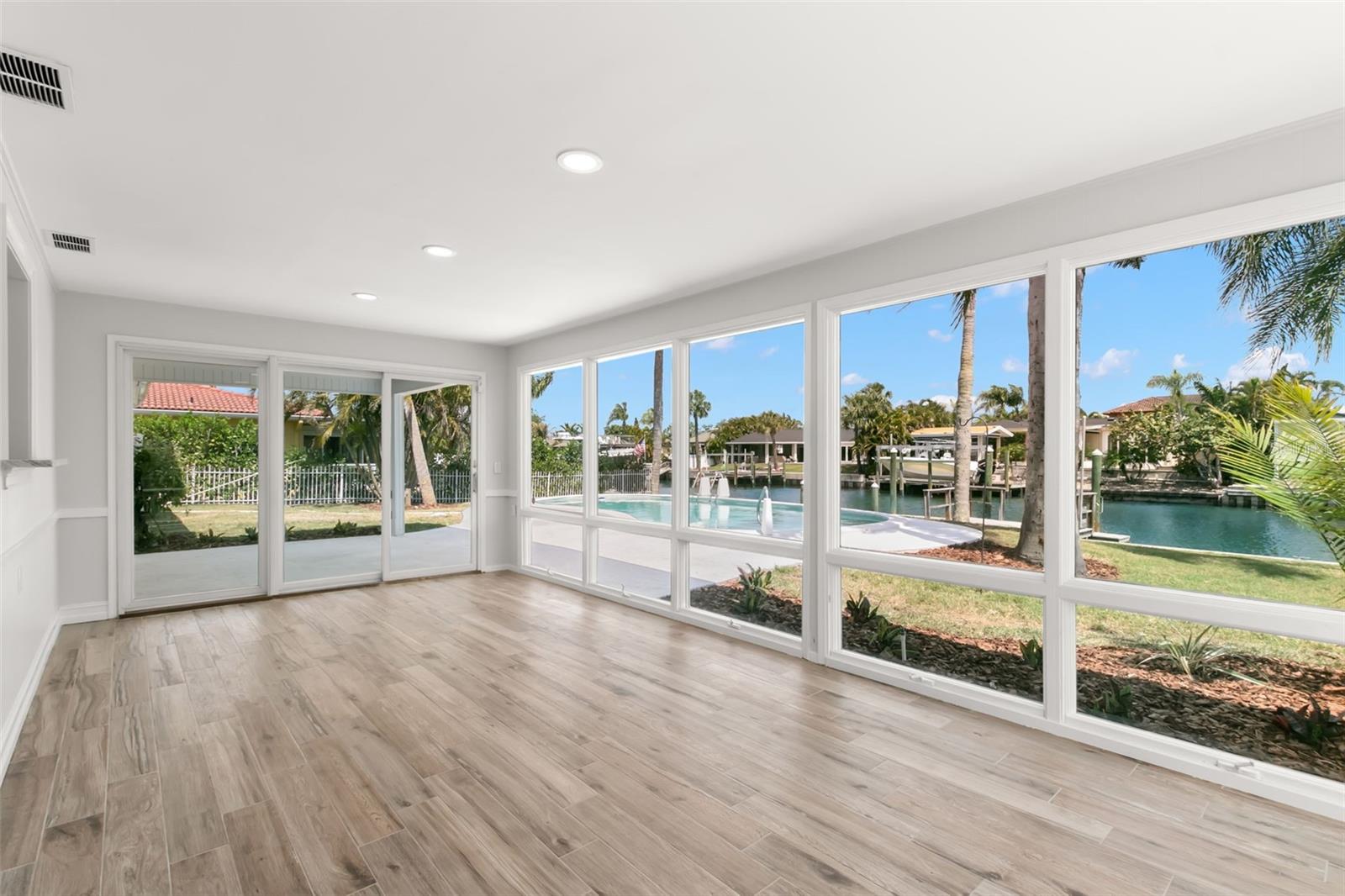 3945 VERSAILLES DR, TAMPA, FL, 33634