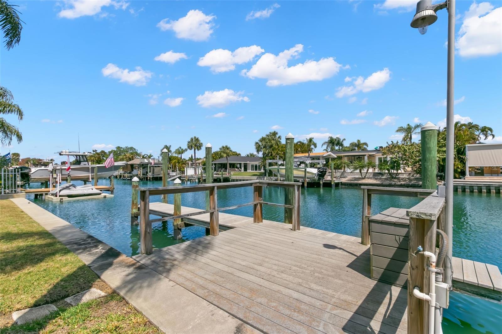 3945 VERSAILLES DR, TAMPA, FL, 33634