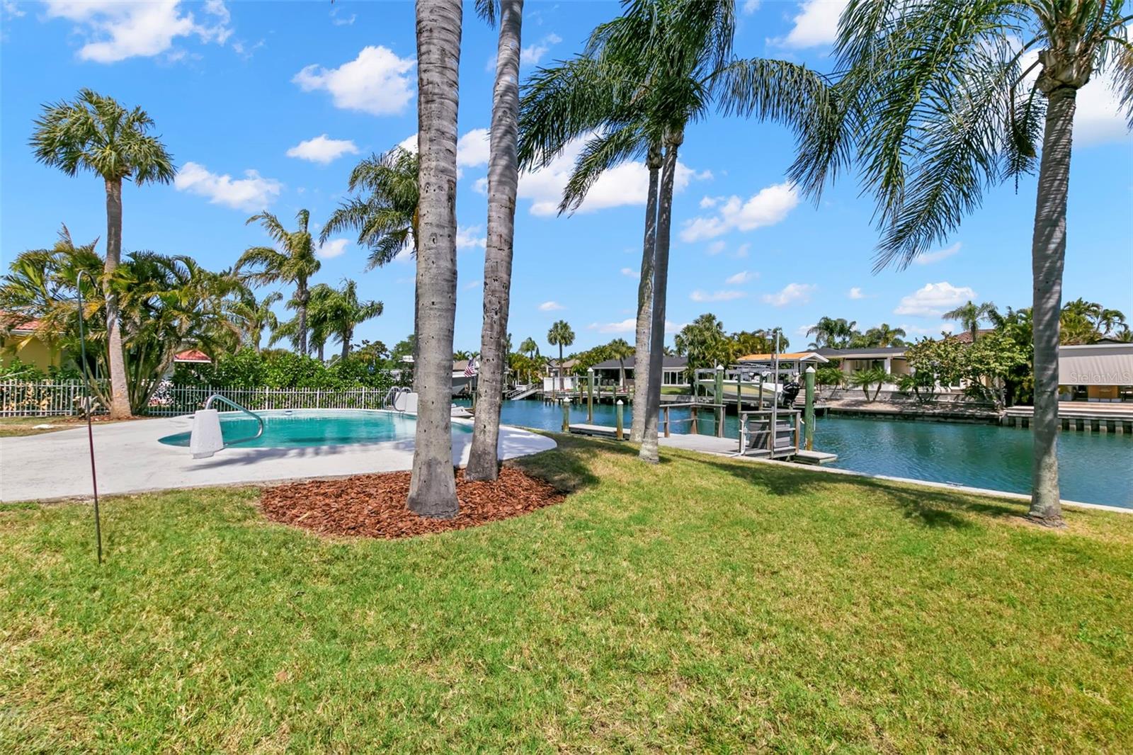 3945 VERSAILLES DR, TAMPA, FL, 33634