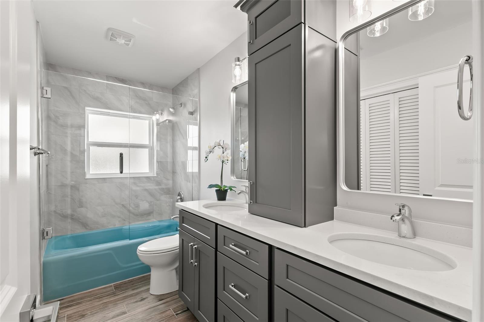 3945 VERSAILLES DR, TAMPA, FL, 33634