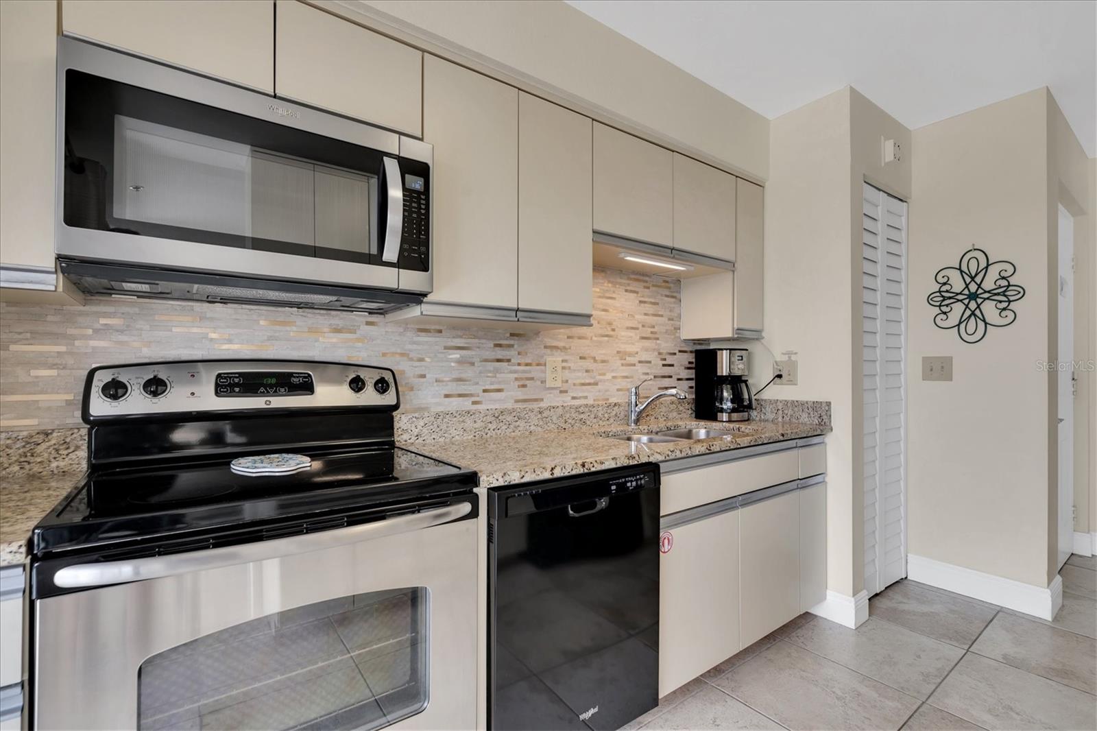 3601 EAST BAY DR #205, HOLMES BEACH, FL, 34217