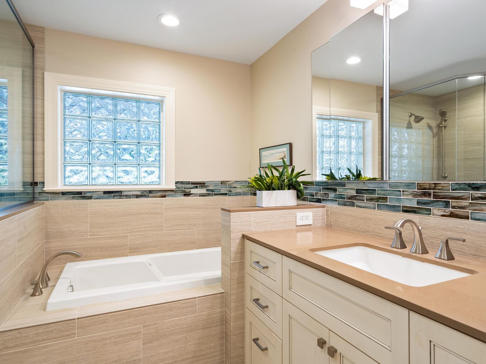 606 OWL WAY, SARASOTA, FL, 34236