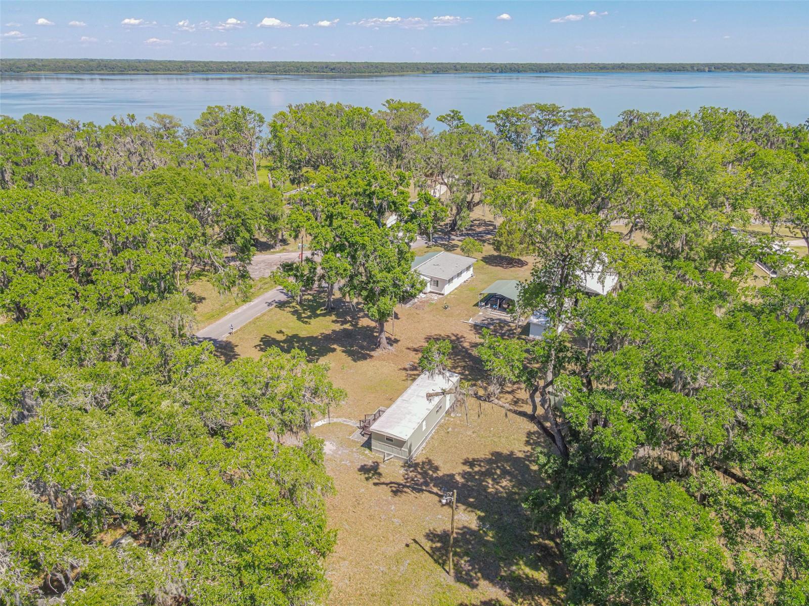 1986 CR 412, LAKE PANASOFFKEE, FL, 33538