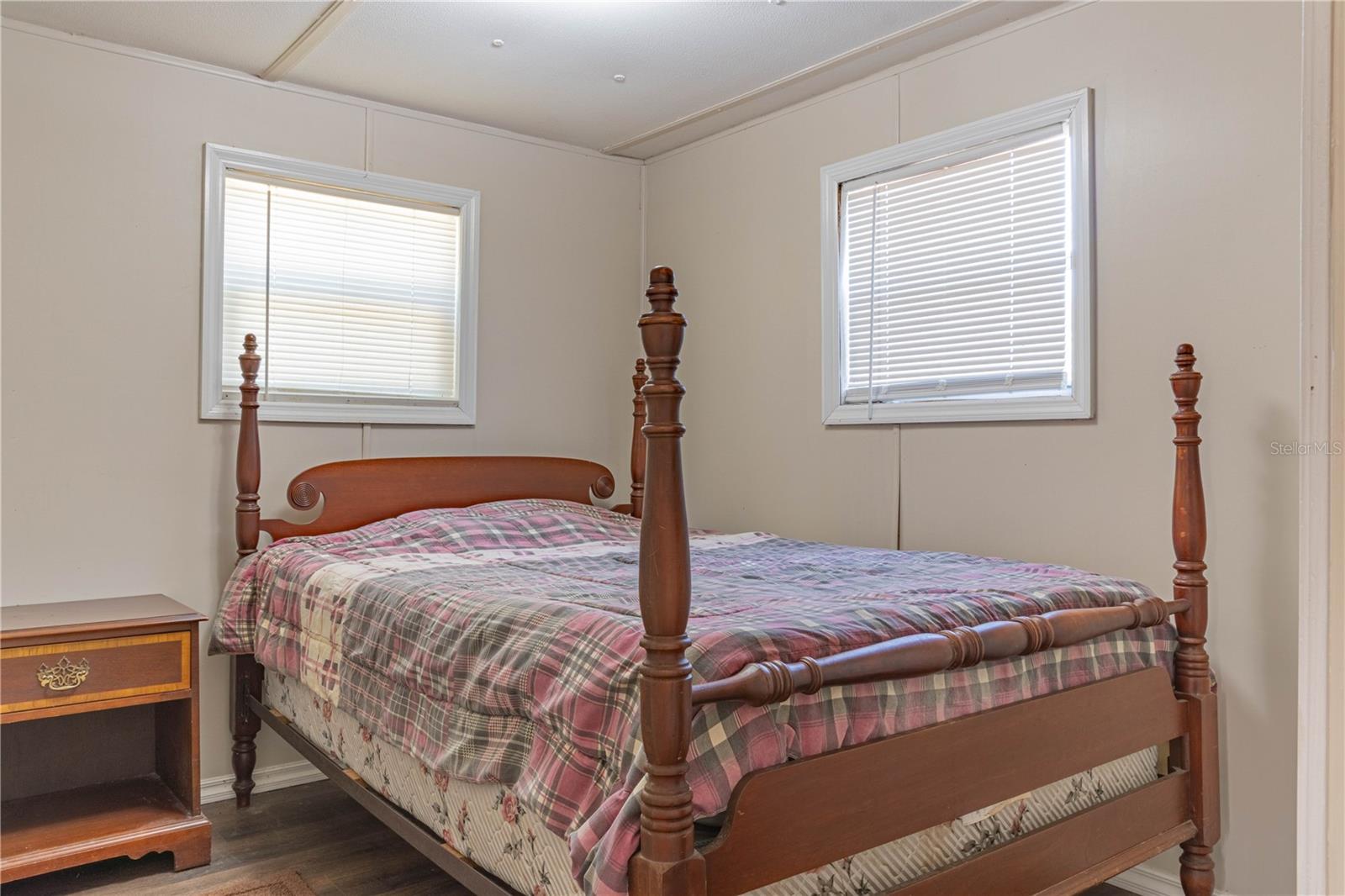 1986 CR 412, LAKE PANASOFFKEE, FL, 33538