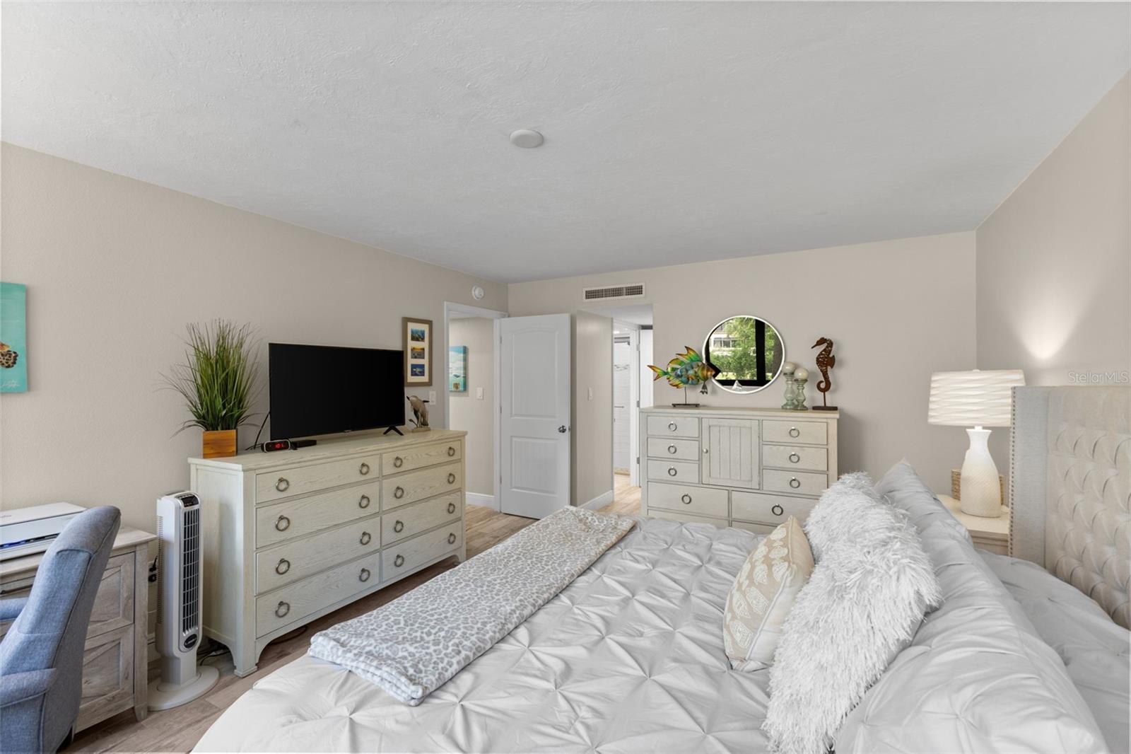 6267 MIDNIGHT PASS RD #105, SARASOTA, FL, 34242