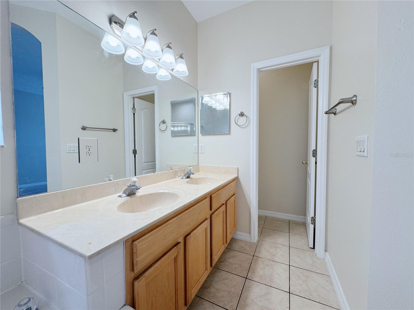 4932 BELLTHORN DR, ORLANDO, FL, 32837