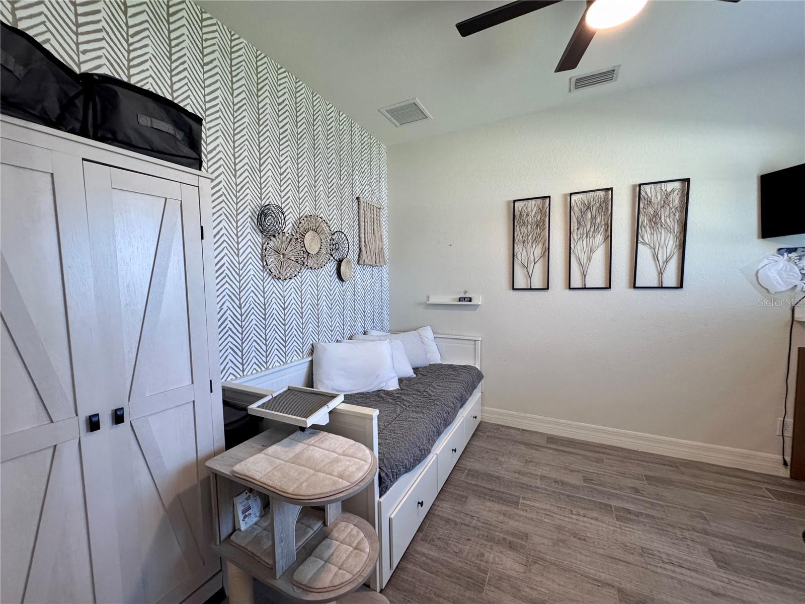 818 NE 38TH ST, CAPE CORAL, FL, 33909