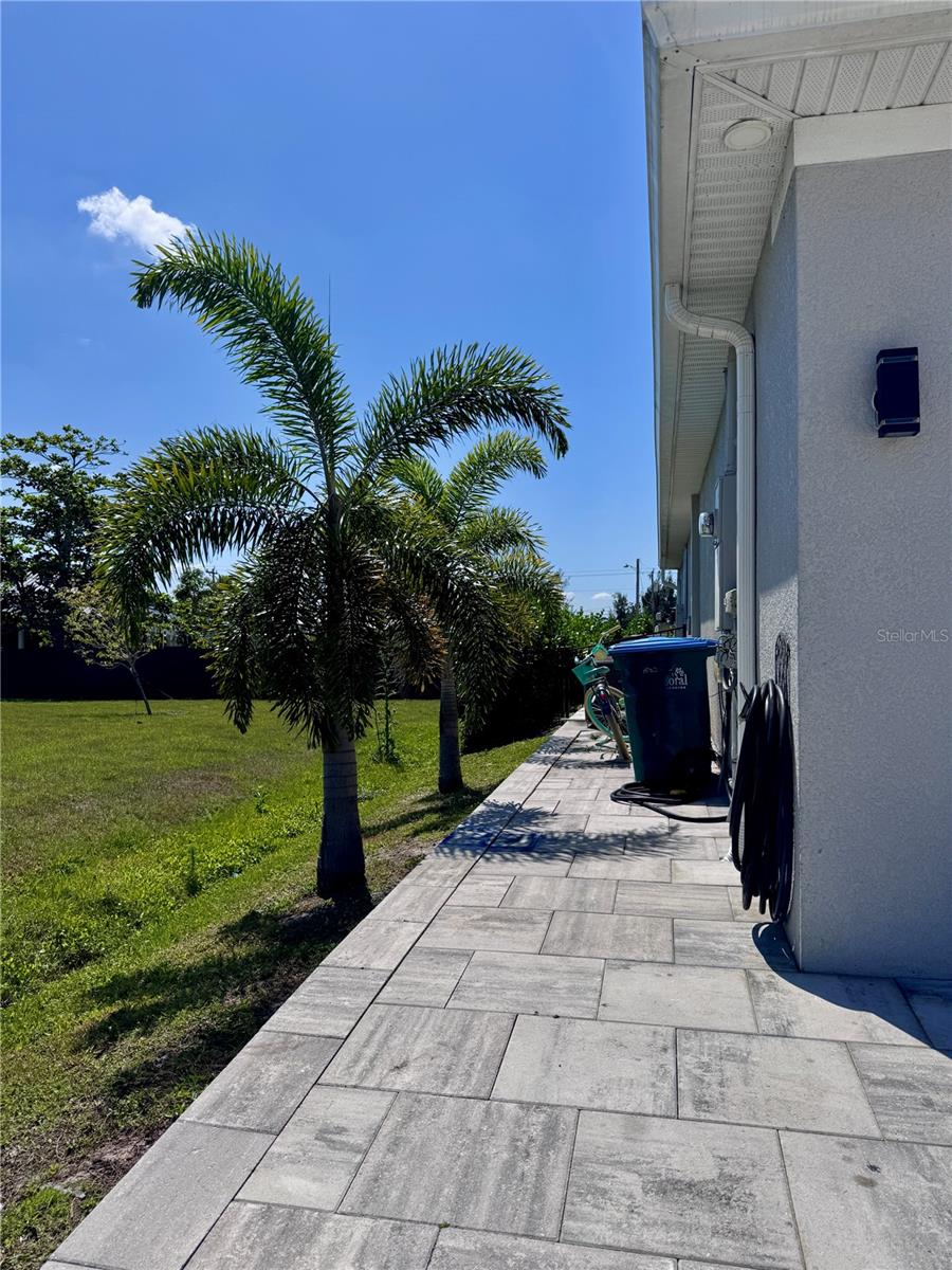818 NE 38TH ST, CAPE CORAL, FL, 33909