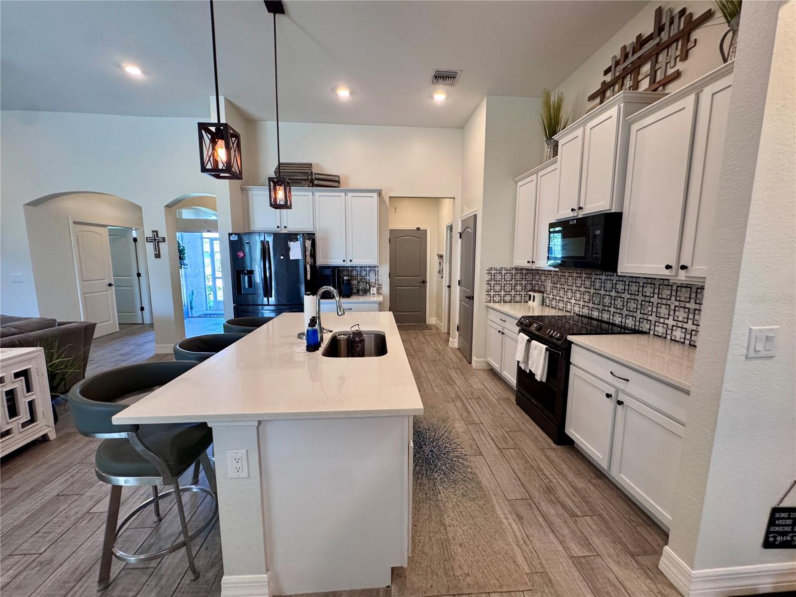 818 NE 38TH ST, CAPE CORAL, FL, 33909