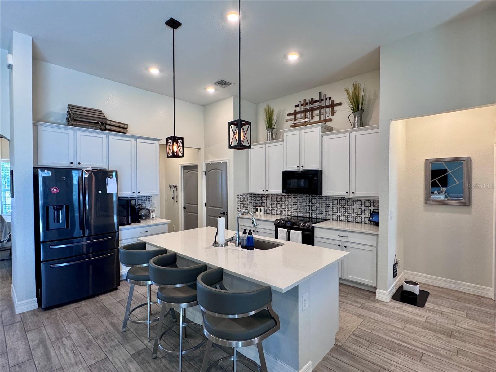 818 NE 38TH ST, CAPE CORAL, FL, 33909