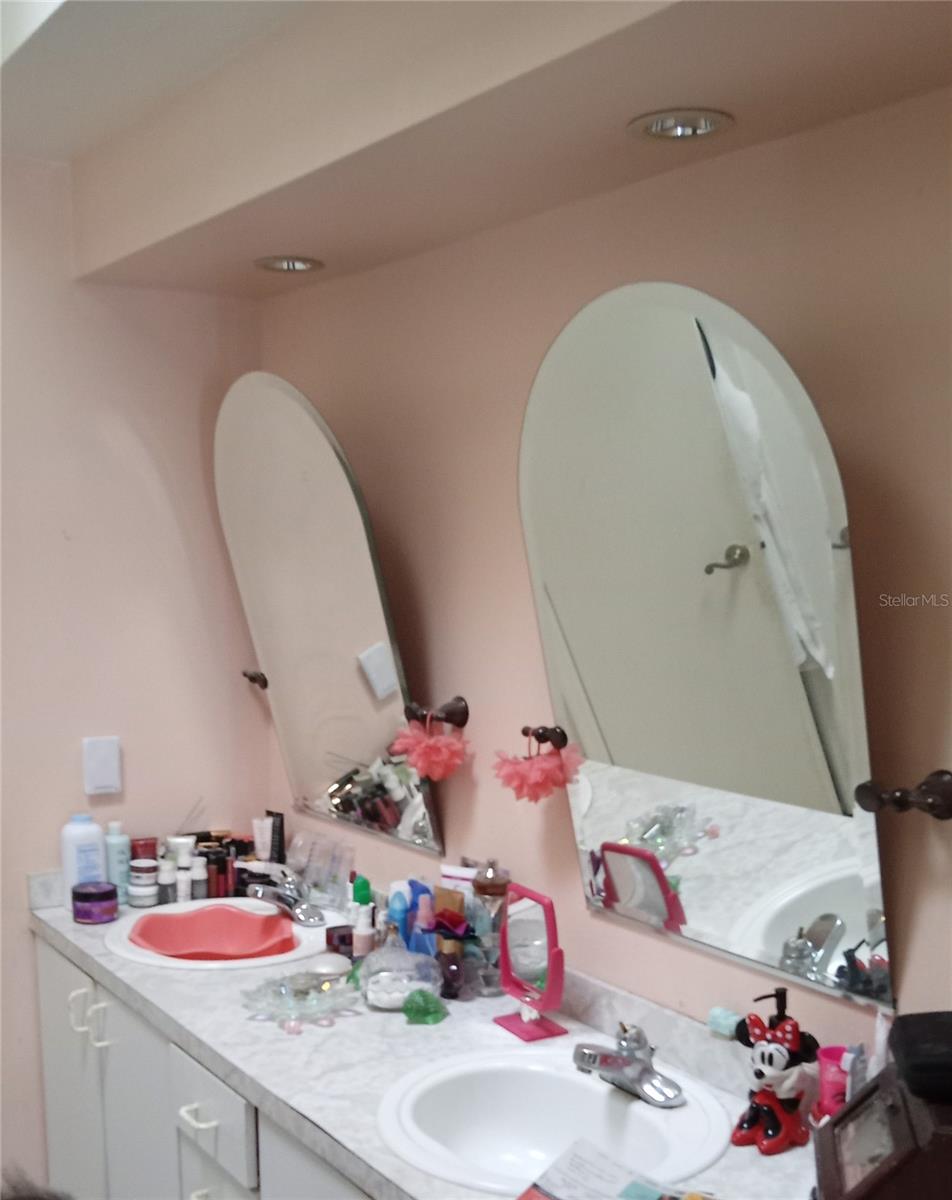 1484 AVLEIGH CIR, ORLANDO, FL, 32824