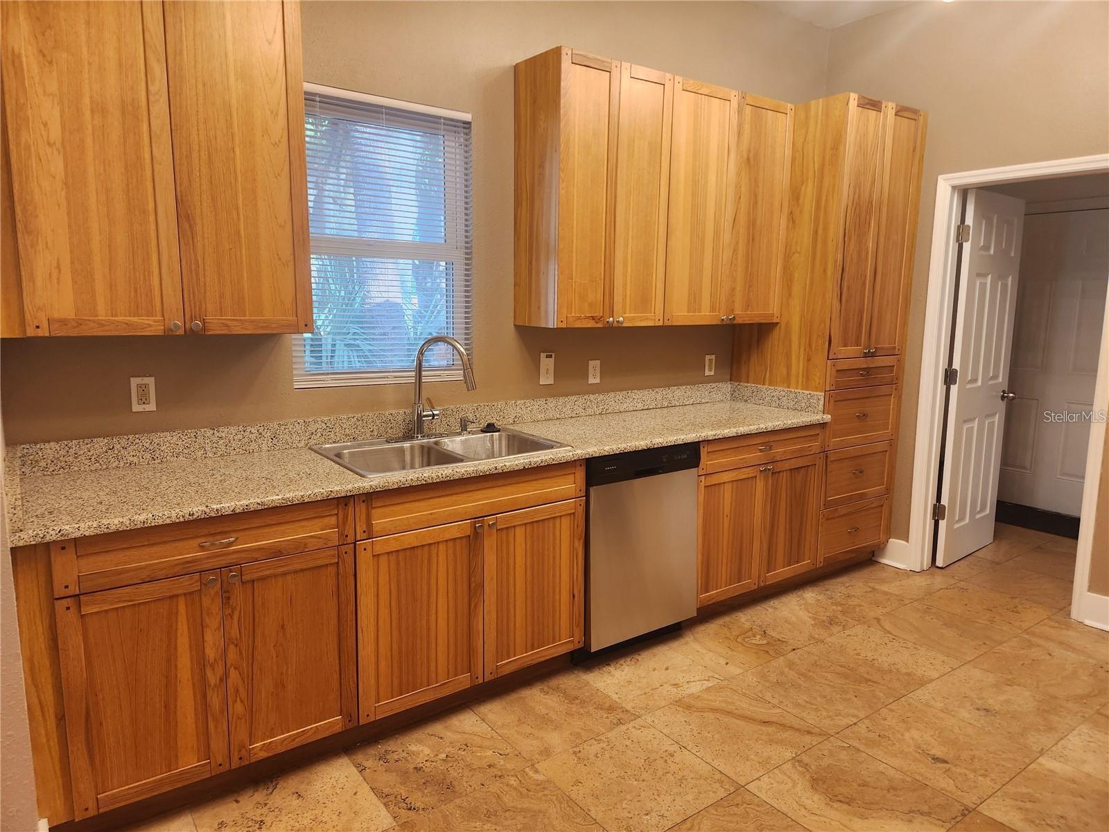 1923 W PINE ST, TAMPA, FL, 33607