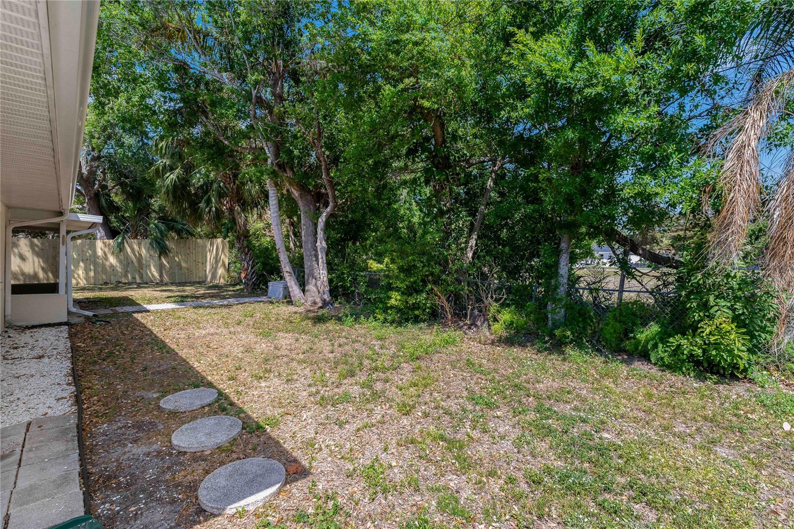 2485 BELVOIR BLVD, SARASOTA, FL, 34237