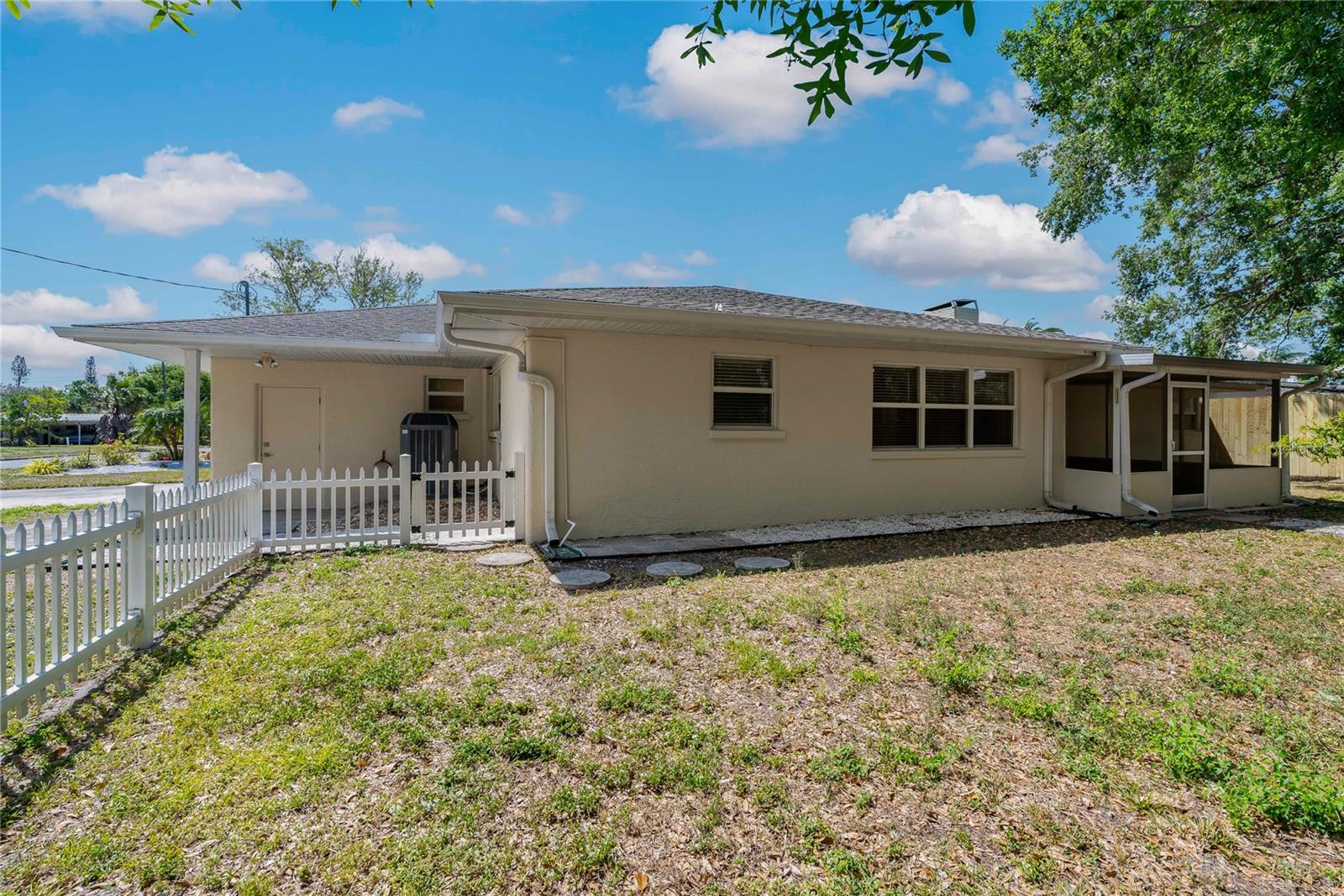 2485 BELVOIR BLVD, SARASOTA, FL, 34237