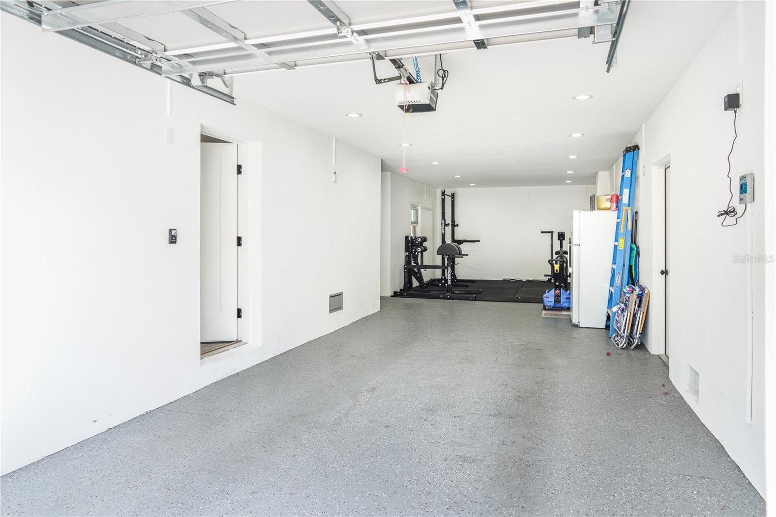 1725 MASSACHUSETTS AVE NE, ST PETERSBURG, FL, 33703