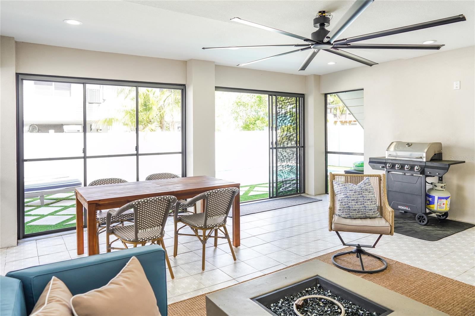 1725 MASSACHUSETTS AVE NE, ST PETERSBURG, FL, 33703