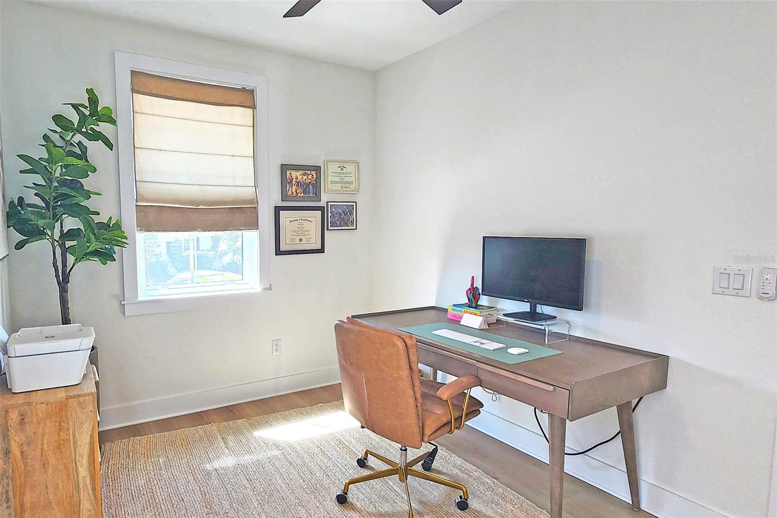 1725 MASSACHUSETTS AVE NE, ST PETERSBURG, FL, 33703