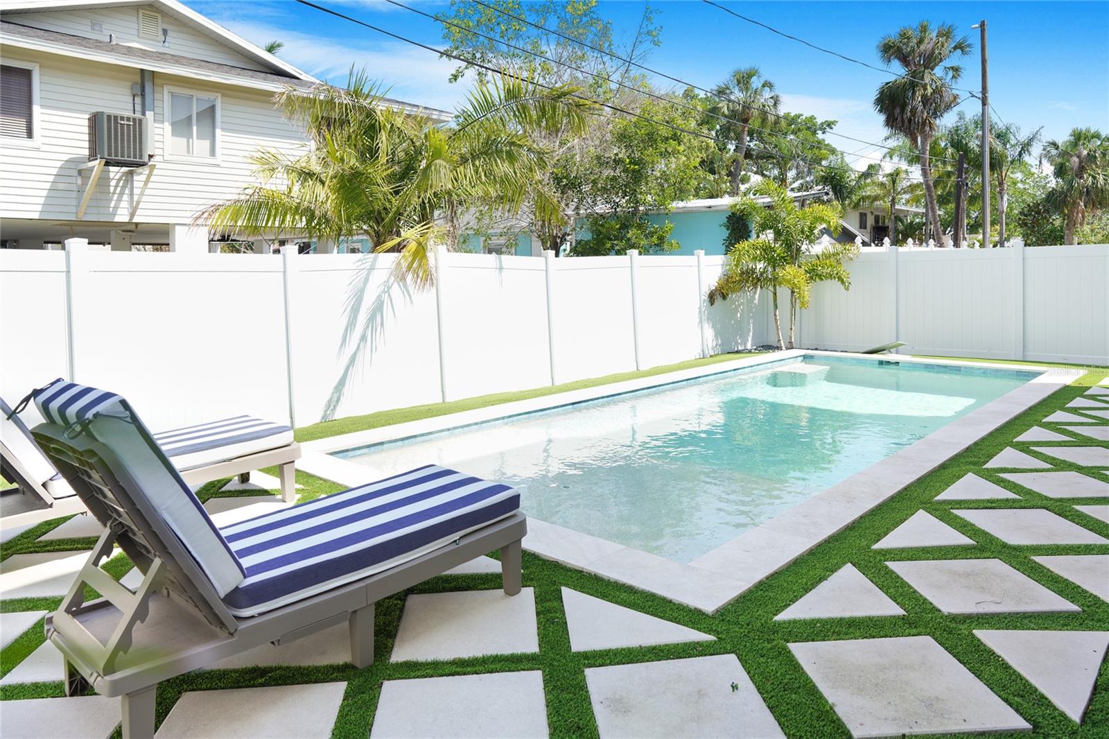 1725 MASSACHUSETTS AVE NE, ST PETERSBURG, FL, 33703