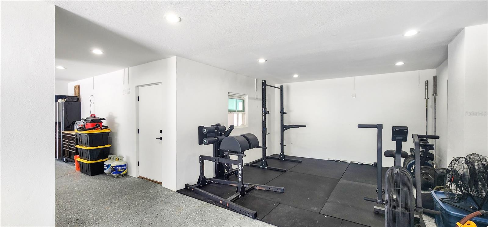 1725 MASSACHUSETTS AVE NE, ST PETERSBURG, FL, 33703