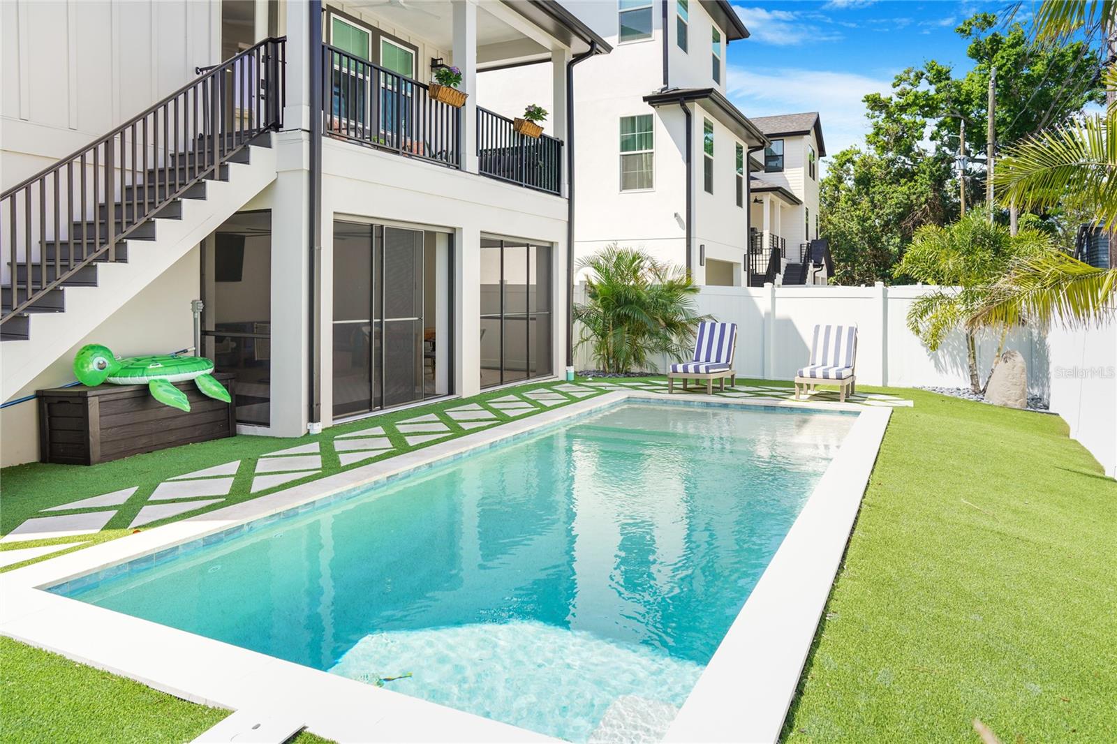 1725 MASSACHUSETTS AVE NE, ST PETERSBURG, FL, 33703