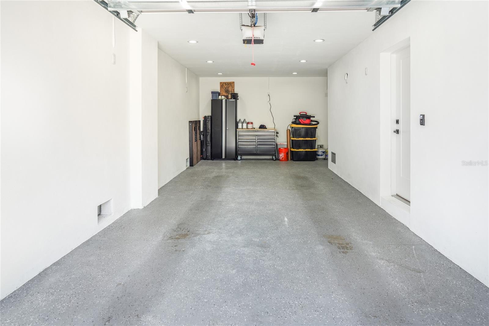 1725 MASSACHUSETTS AVE NE, ST PETERSBURG, FL, 33703
