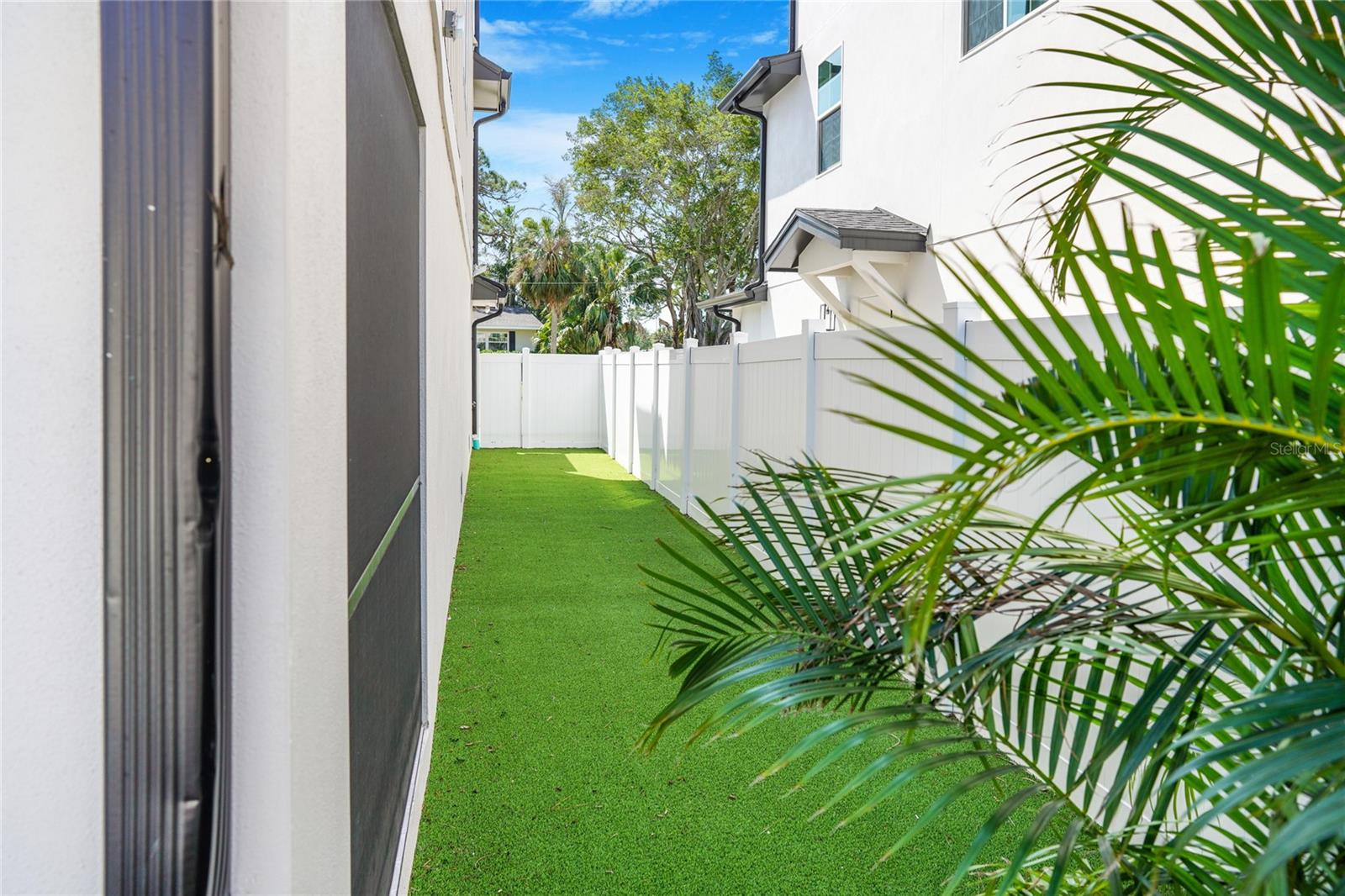 1725 MASSACHUSETTS AVE NE, ST PETERSBURG, FL, 33703