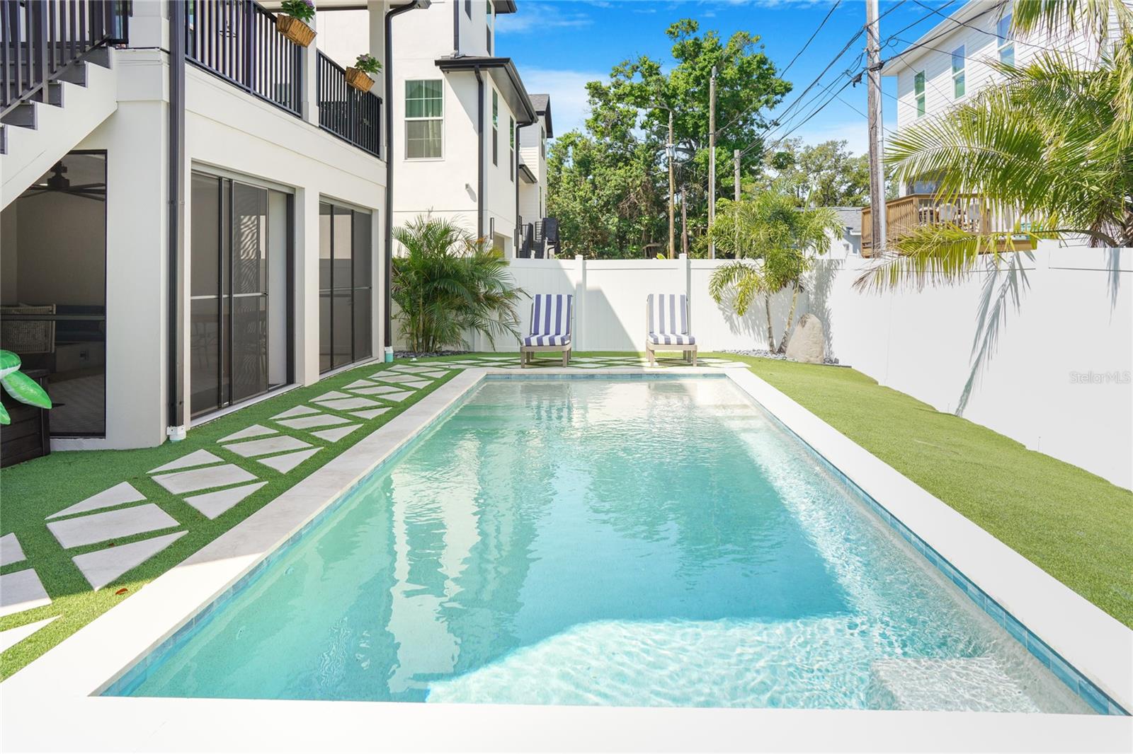 1725 MASSACHUSETTS AVE NE, ST PETERSBURG, FL, 33703