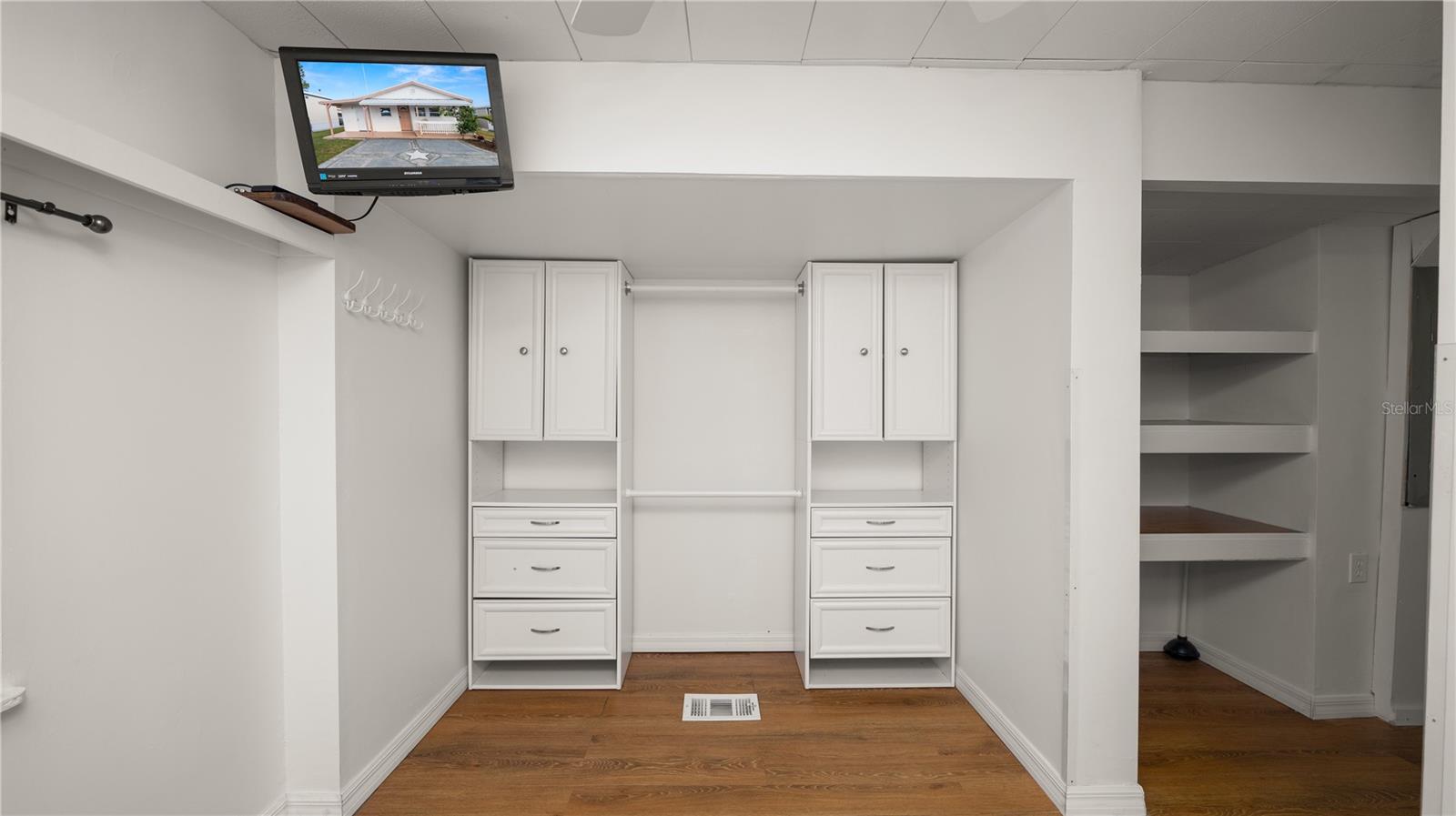 L4951816 Property Photo