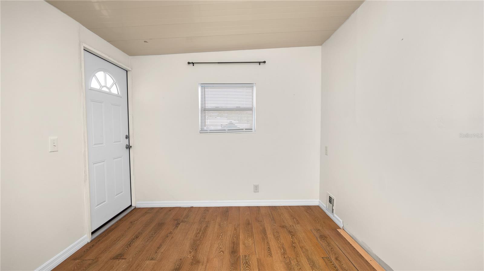 L4951816 Property Photo