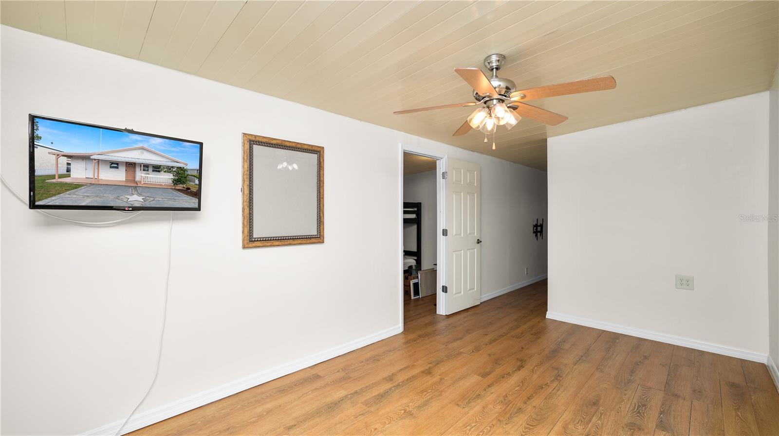 L4951816 Property Photo