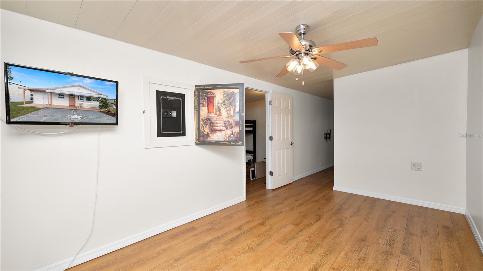 L4951816 Property Photo