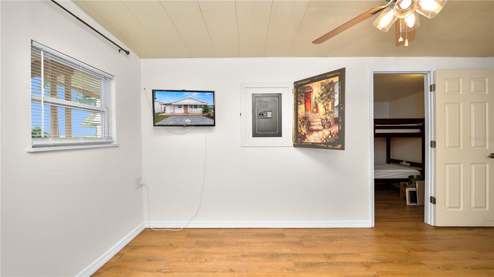 L4951816 Property Photo